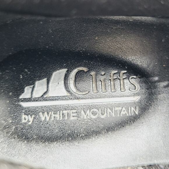 Cliffs by White Mountain Distressed Gray Canvas Lace Up Chukka Booties Size 10M - Picture 13 of 13